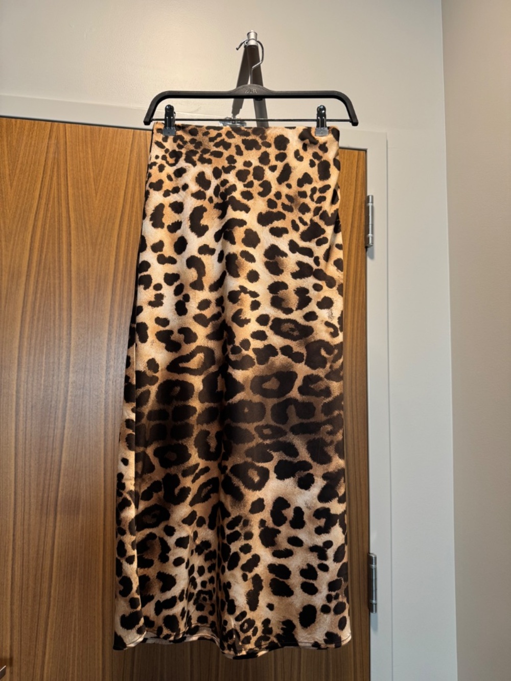 Leopard satin look midi high waisted skirt - Picture 2 of 6
